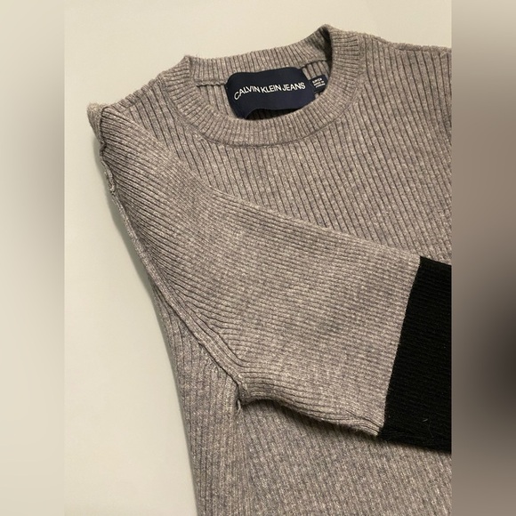 Calvin Klein sweater size S - Picture 5 of 9